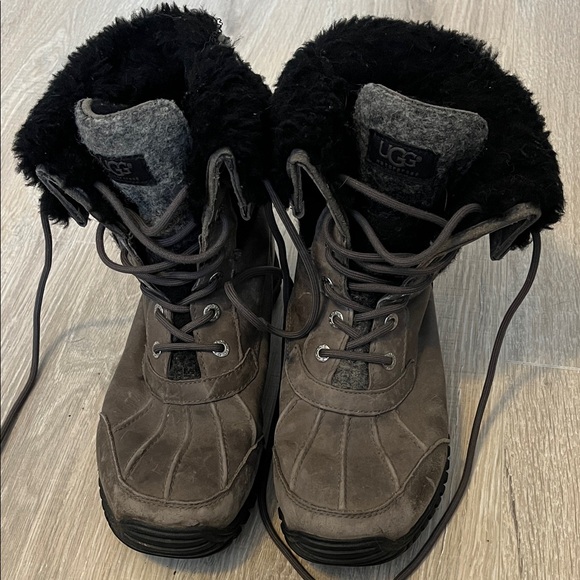 UGG Adirondack Woman’s Winter Boots - Picture 3 of 9